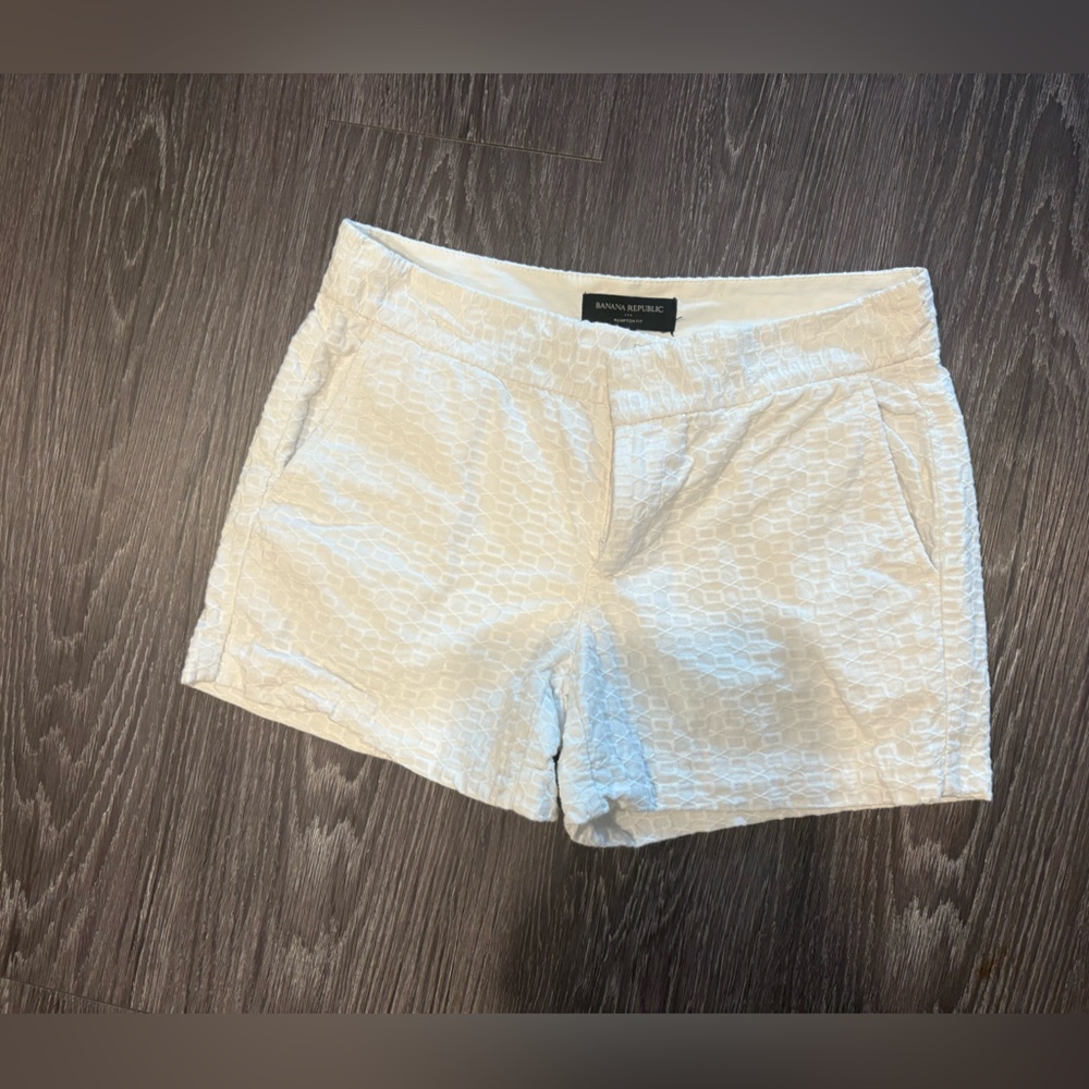 Banana Republic Hampton Fit White Textured Shorts Size 2